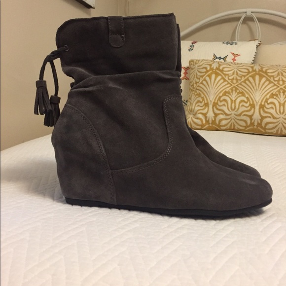 NWOT Gray Faux Suede White Mountain Booties! - Picture 1 of 4
